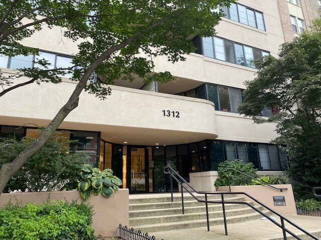 Foto principal - 1312 Massachusetts Ave NW
