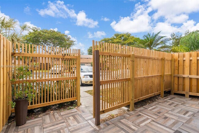 Foto del edificio - 1305 NW 122nd Terrace