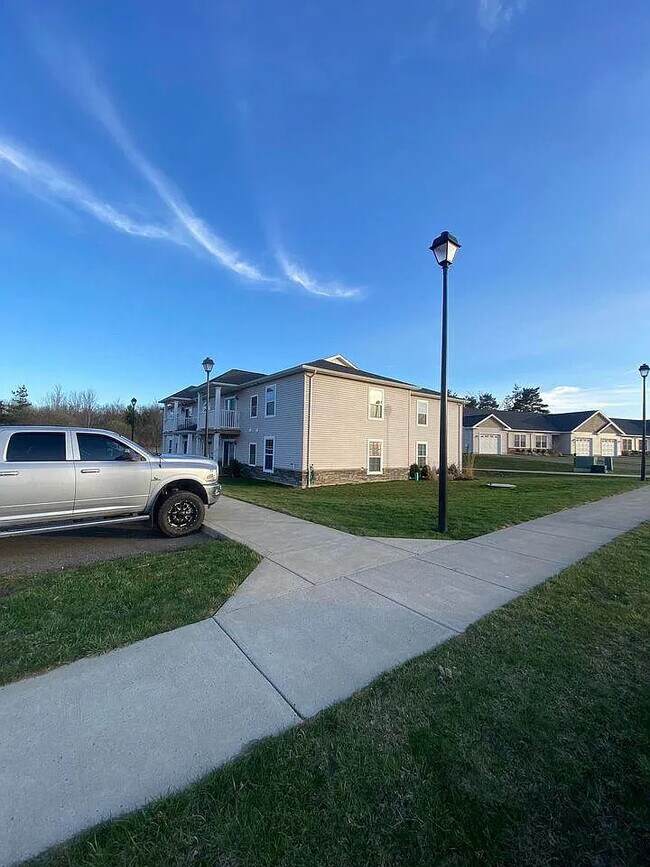 Foto del edificio - 8121 N Main St