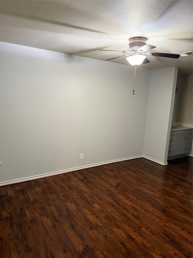 Foto del edificio - 732 Memorial Mews St