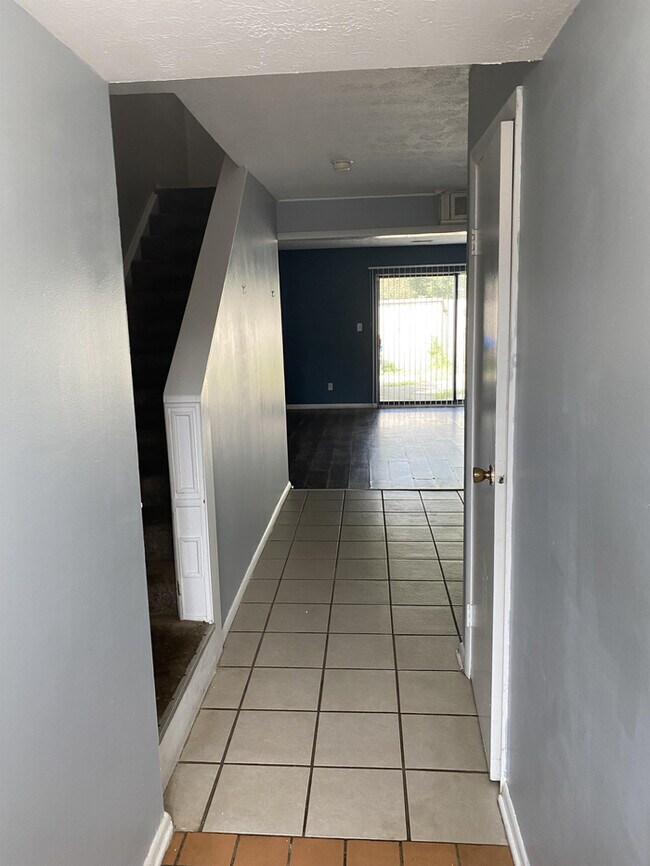 Building Photo - 7478 Countrybrook Dr