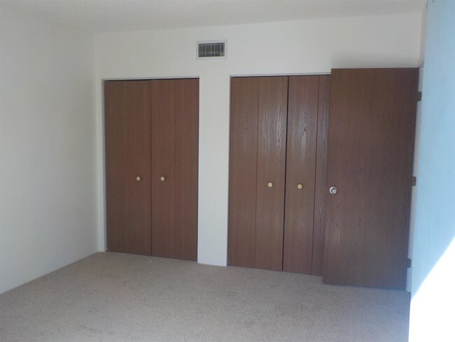 Building Photo - 30 E Mills Dr