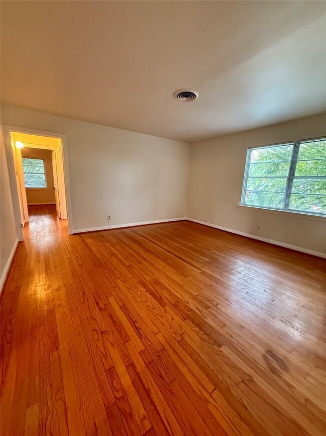 Foto del edificio - 7018 Alder Dr