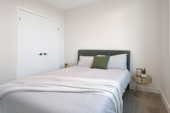 Building Photo - Cheap 1-Bedroom In Downtown Kitchener