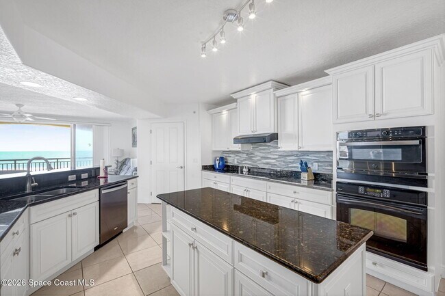 Building Photo - 1085 S Hwy A1A