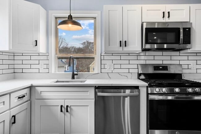 Building Photo - 1A Puritan Ave