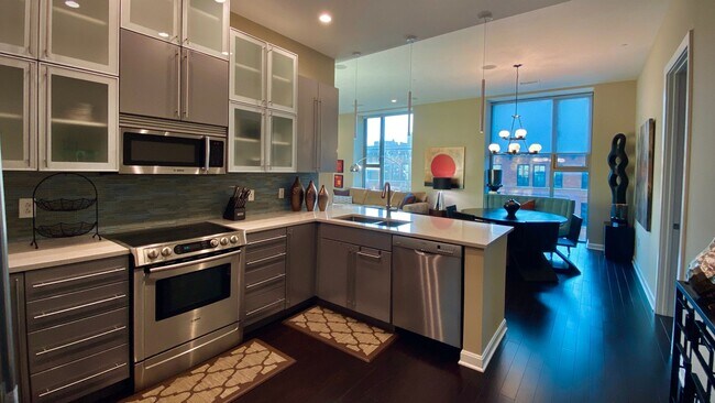 Building Photo - Luxury 2 Bedroom 2 Bathroom Condo Downtown -