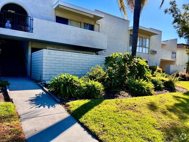 Building Photo - 2328 Via Mariposa W