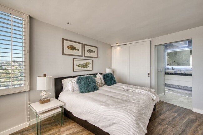 Foto del edificio - Gorgeous Home in Secured High-rise Buildin...