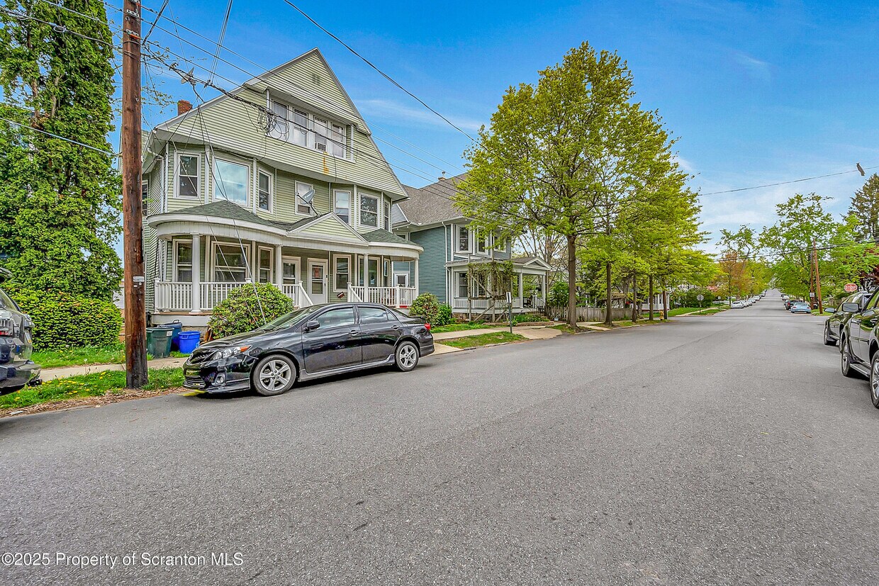 Foto principal - 817 Monroe Ave