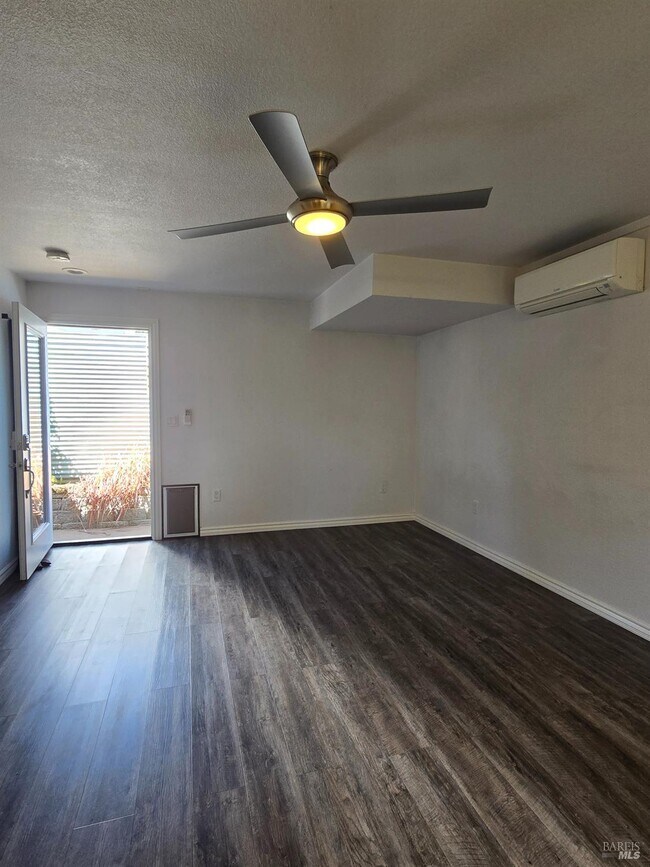 Foto del edificio - 480 Meadowview Dr