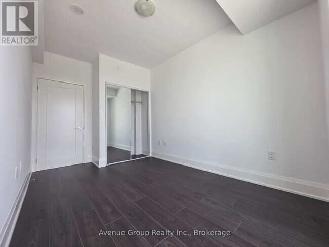 Photo du bâtiment - 700 Sheppard Ave W