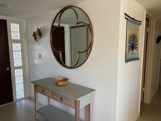 Foto del edificio - Welcome to this charming 2 bedroom, 2 bath...
