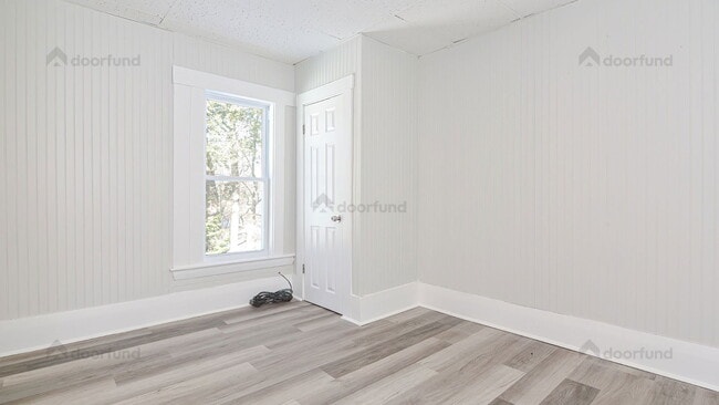 Building Photo - 220 S Main St