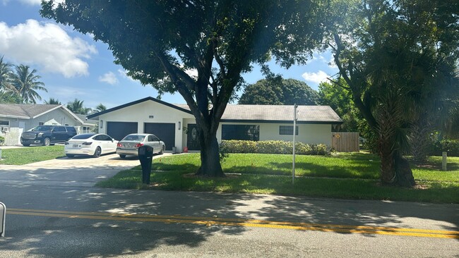 Building Photo - 2015 Echo Lake Dr