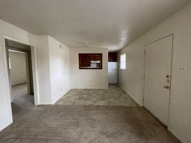 Building Photo - 228 Hold St