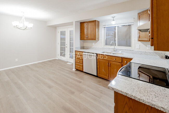 Building Photo - 430 Patterson Ln