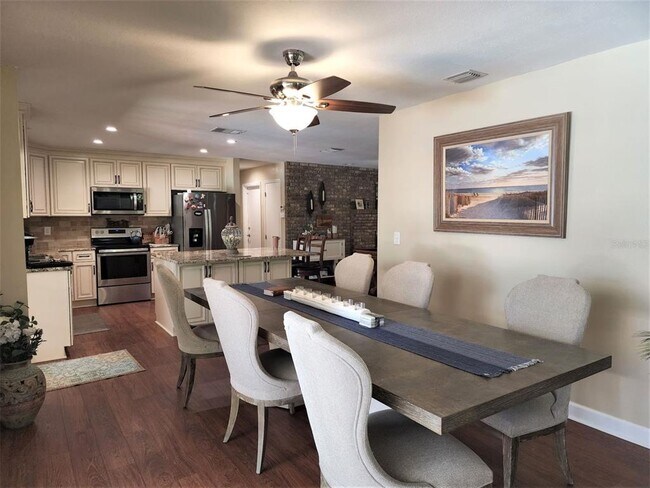 Foto del edificio - 3104 Clovewood Pl