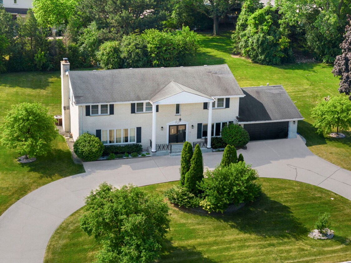 Foto principal - 16 Kingston Dr