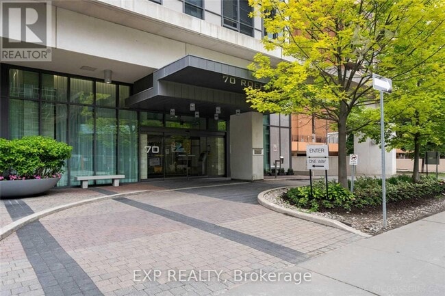 Building Photo - 70 Roehampton Ave