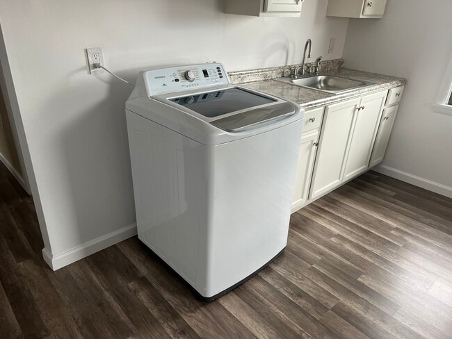 Building Photo - 132 S Apple St