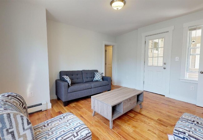 Building Photo - Room for Rent, 1.5 bath  - 76 Perkins St #2