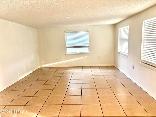 Foto del edificio - 28541 Trigg Rd