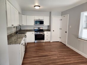 Building Photo - 111 Gregory Dr