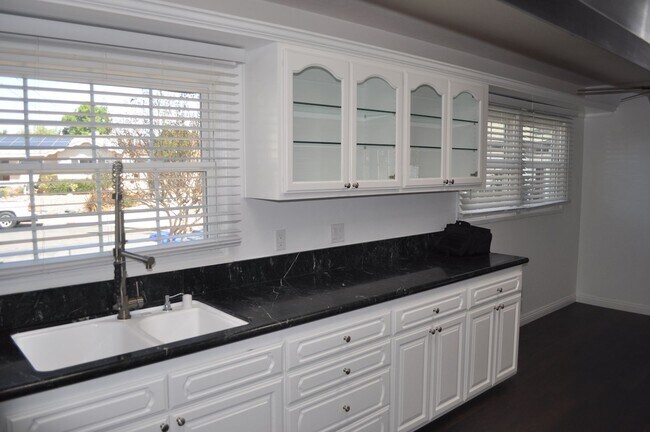 Building Photo - Serra Mesa  SFH Detached “4BR/2.5BA + offi...