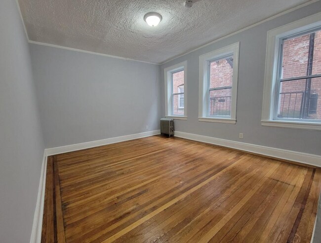 Building Photo - 310 Park Ave