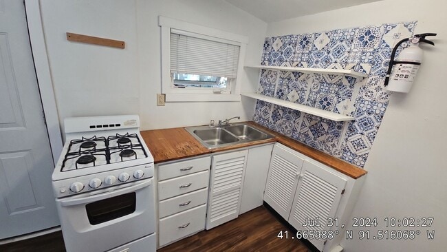 Photo - 1328-1330 E Davenport Street Apartment