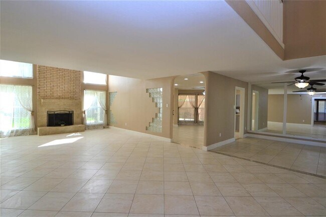 Building Photo - 3014 Deer Creek Dr