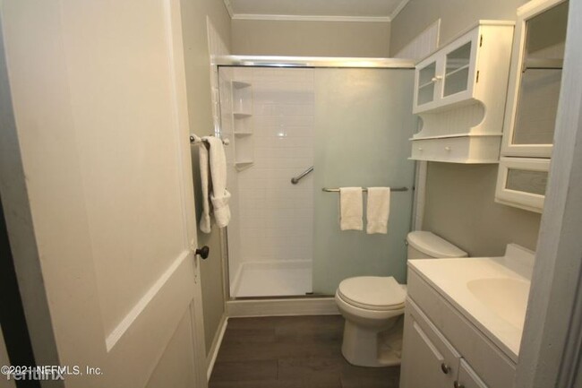 Building Photo - 3 br, 1 bath House - 2 Brackland St