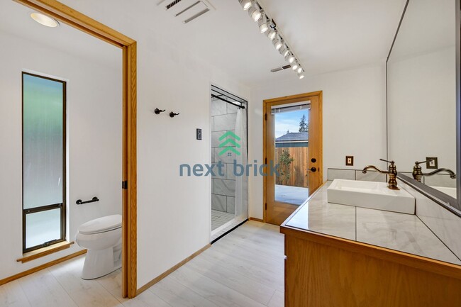 Foto del edificio - Charming 3-Bed, 2-Bath Remodeled Home in P...