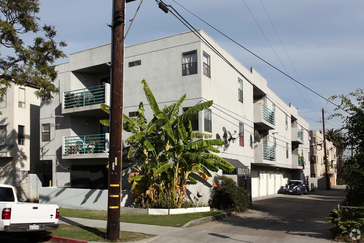 Primary Photo - 726 Rose Ave