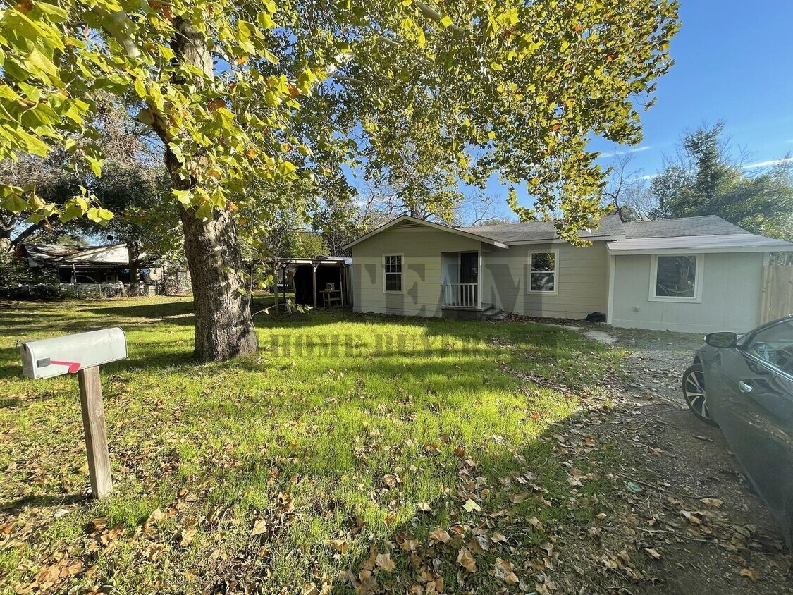 Foto principal - 3 Bed 1 Bath home for rent!