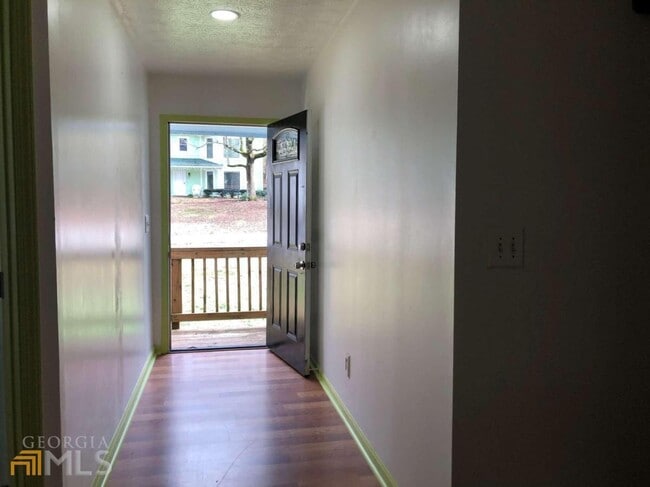 Building Photo - 105 Omega Dr
