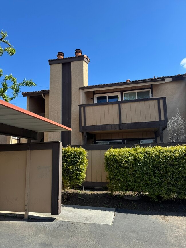 Building Photo - 1550 W Ashlan Ave