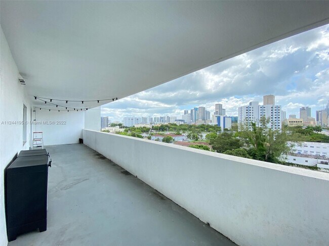 Building Photo - 36 NW 6th Ave  708 Miami Fl 33128