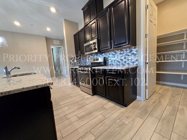 Foto del edificio - 738 Briar Knoll Dr