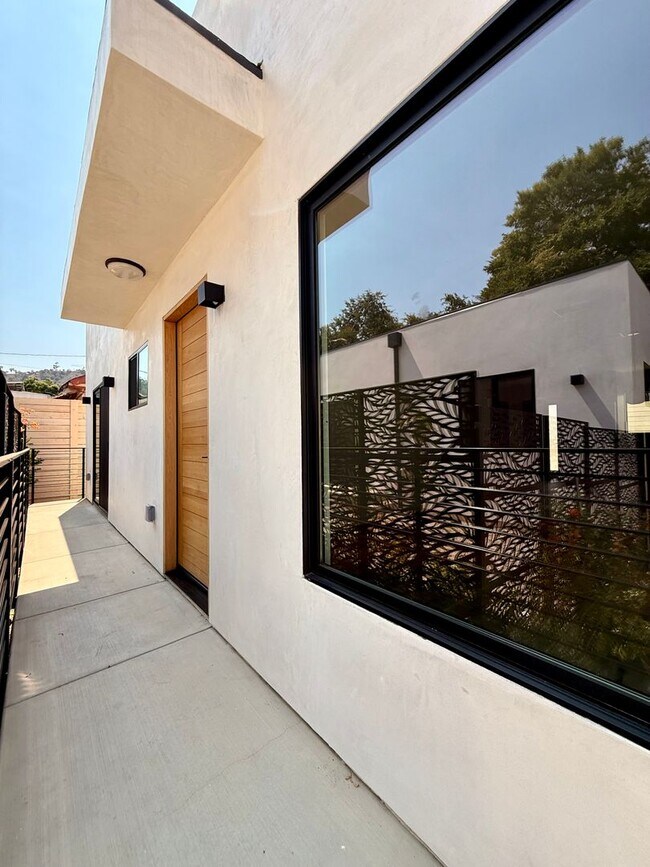 Foto del edificio - 2427 Shoredale Ave