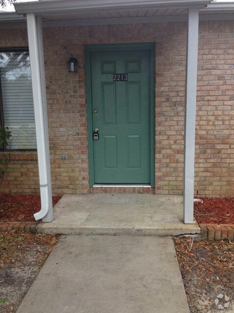 Building Photo - 2211 Paloma St