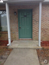 Building Photo - 2211 Paloma St