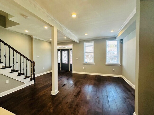 Building Photo - 4 Bedroom 3.5 Bath 3508 Holmes Ave 21217