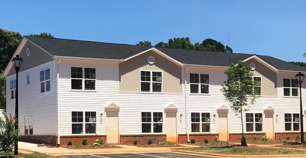 Primary Photo - 2021 Oakdale Rd