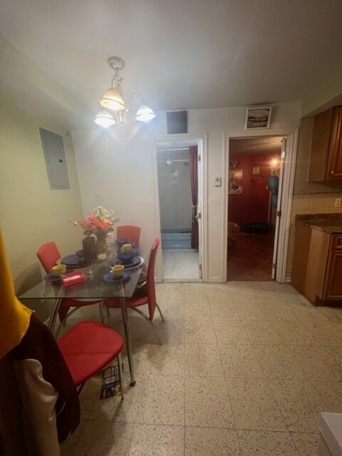 Building Photo - 558 Av De Cherbourg