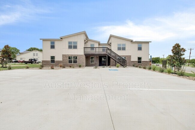 Foto del edificio - 2200 Creekside Ln