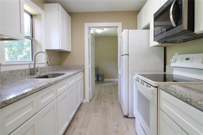 Building Photo - 1388 Whitewood Dr