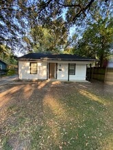 Building Photo - 1017 Montrose Dr