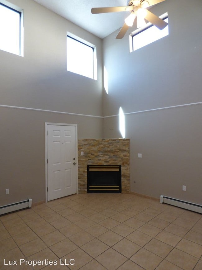 Building Photo - 10055 Del Chaparral Ct NE